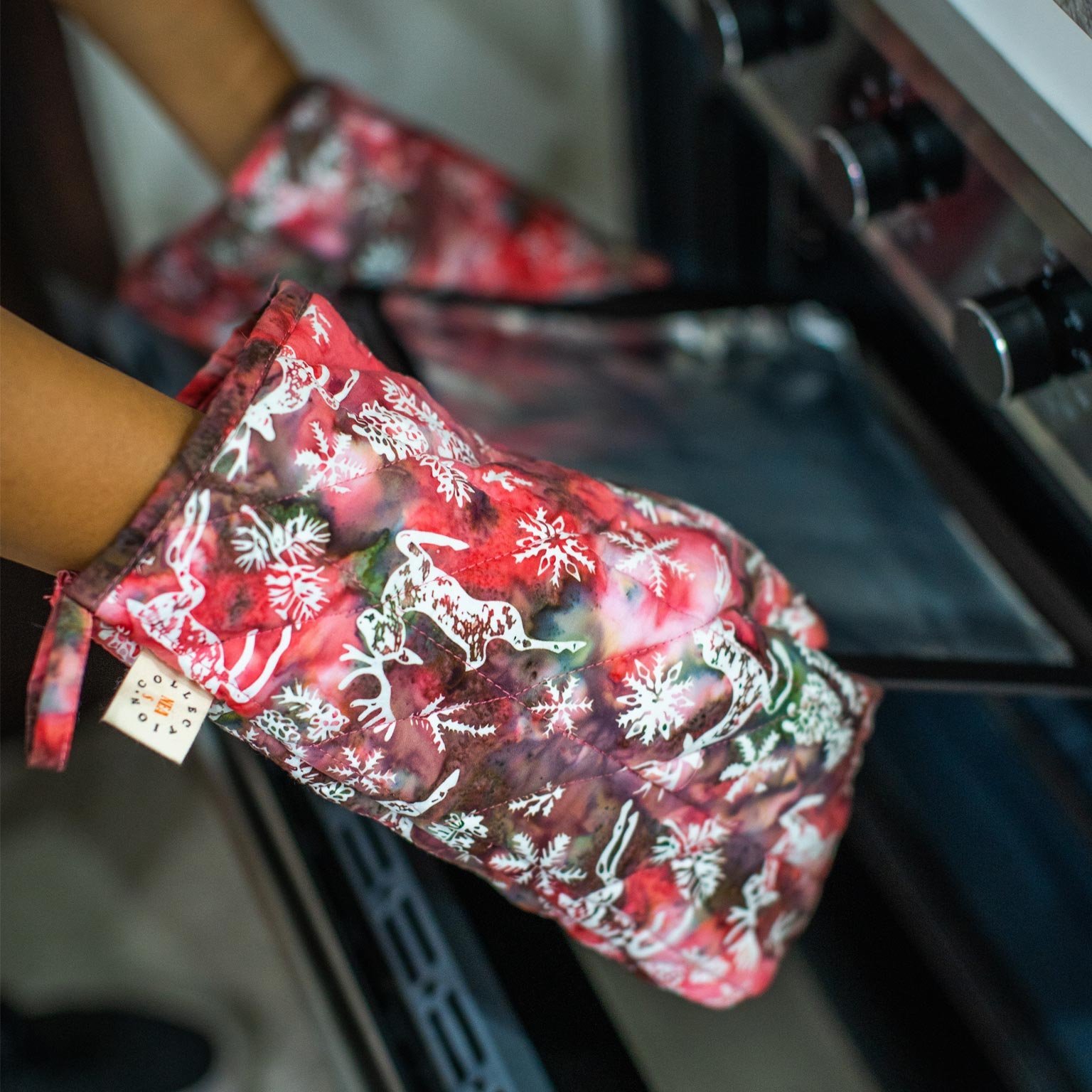 batik_oven_gloves_redxmast3 batik oven gloves